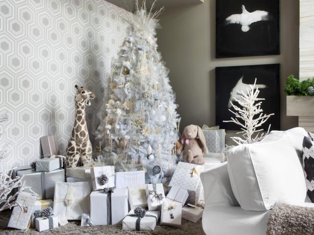 BPF_holiday-house_interior_all_white_christmas_tree_beauty_h.jpg.rend.hgtvcom.616.462.jpeg